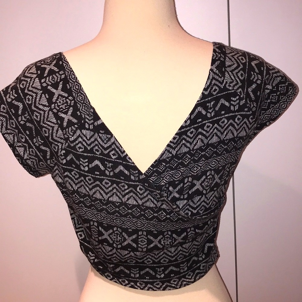 NOLLIE by PACSUN Reversible Aztec Crop Top